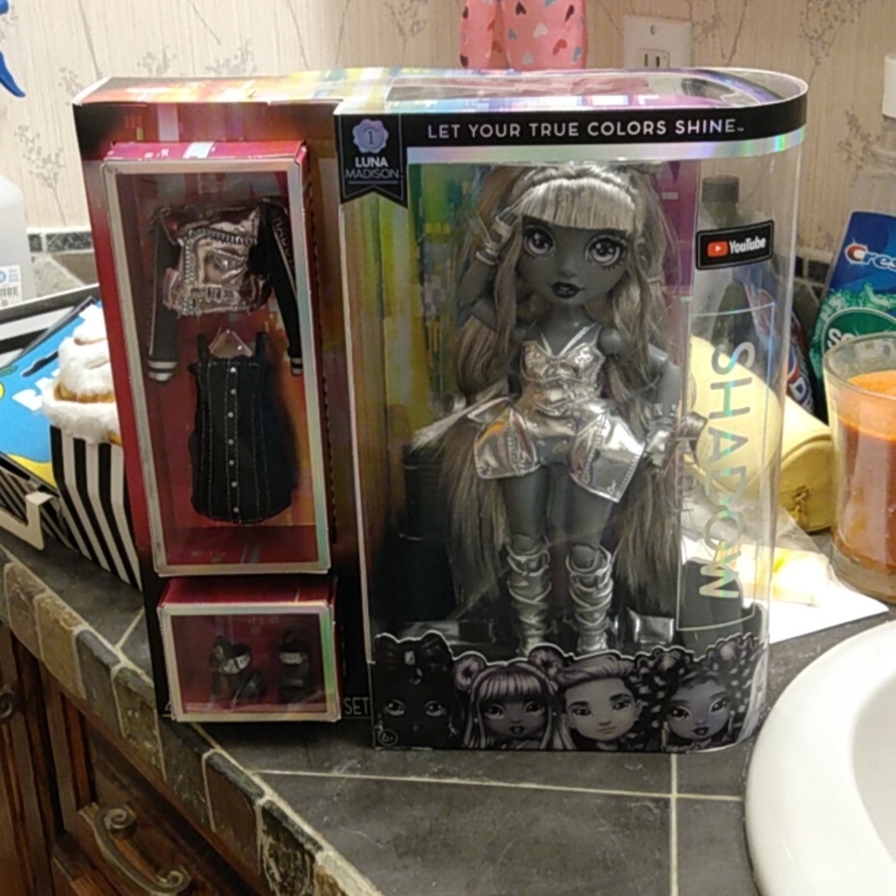 Shadow High Luna Madison Fashion Doll with Extra Outfit Rainbow High New in Box!